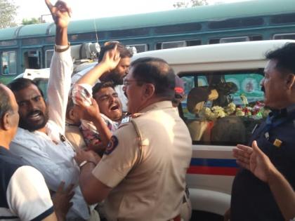 "Go back go back" Vikhe-Patil go back", the trio chanted as Vikhe-Patil arrived. | "परत जा परत जा' विखे-पाटील परत जा",  विखे-पाटील येताच तिघांची घोषणाबाजी 