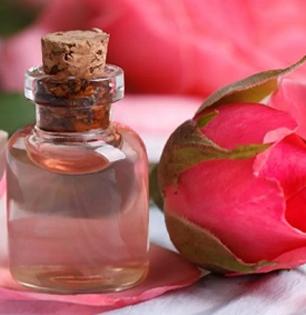 चुकूनही गुलाब पाण्यात हे ४ पदार्थ मिसळून चेहऱ्याला लावू नका, ऐन दिवाळीत चेहरा होईल निस्तेज आणि खरखरीत...
