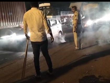 A case has been registered against 19 people in Solapur for blocking the road by burning tires on the highway | हायवेवर टायर जाळून रस्ता रोको केल्याबद्दल सोलापुरात १९ जणांविरुद्ध गुन्हा दाखल