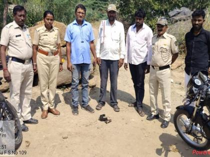 A leopard attacks a goat tied in a cowshed; Fear among the villagers | गोठ्यात बांधलेल्या शेळ्यावर बिबट्याचा हल्ला; ग्रामस्थांमध्ये भीती 