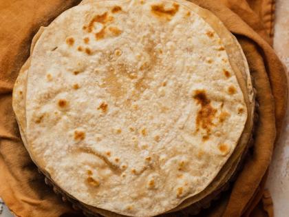 चपात्या वातड-कडक होतात, फुगत नाही? चपातीच्या पीठात मिसळा 'हा' पदार्थ; मऊ होतील चपात्या