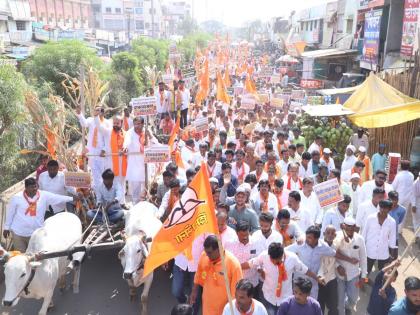 'Drought is not similar to drought in Sillod taluka'; Minister Abdul Sattar's son took the march | 'दुष्काळ सदृश्य नव्हे सिल्लोड तालुक्यात दुष्काळच'; मंत्री अब्दुल सत्तारांच्या मुलानेच काढला मोर्चा