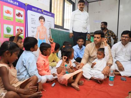 Shrikant Eknath Shinde's Diwali celebration along with the children of Irshalwadi | इर्शाळवाडीच्या बालकांसमवेत खासदार डॉ. श्रीकांत एकनाथ शिंदे यांची दिवाळी