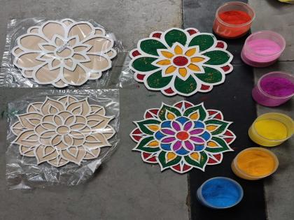 Now 'mobile' rangoli has come in the market, it can be easily carried from one place to another | आता बाजारात आली ‘मोबाइल’ रांगोळी, एका ठिकाणाहून दुसऱ्या ठिकाणी सहज येते नेता