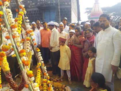 In Srikshetra Adamapur, the religious program of goat sacrifice was celebrated with enthusiasm | श्रीक्षेत्र आदमापूर येथे बलिप्रतिपदेनिमित्त बकरी भुजविणे व लेंढीपूजनाचा धार्मिक कार्यक्रम उत्साहात साजरा