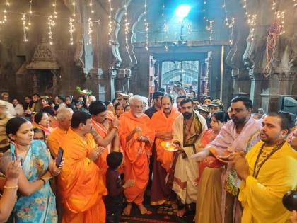 Pandit Pradeep Mishra bowed down in the court of Trambakeshwar! | पंडित प्रदीप मिश्रा त्रंबकेश्वराच्या दरबारात नतमस्तक !