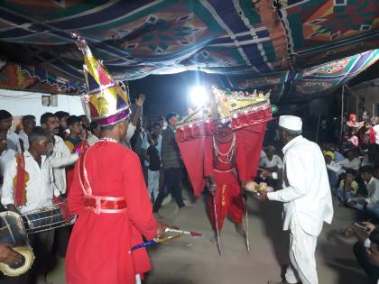 Baras performed Ramayana at Vadgaon, a tradition of hundreds of years | वडगाव येथे बारसला साकारले रामायण, शेकडो वर्षांपासूनची परंपरा