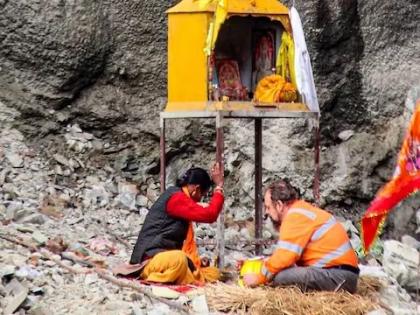 uttarakhand tunnel rescue tunnelling expert arnold dix expert visit baba bokhnaag temple silkyara | "हा चमत्कार..."; टनल एक्सपर्टनी बाबा बौखनागांचा घेतला आशीर्वाद, सांगितलं मिशनच्या यशाचं रहस्य