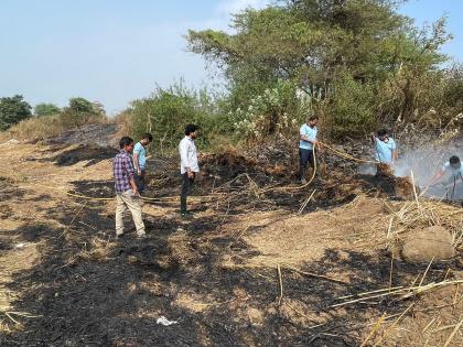 A repeat of the fire was avoided in the Kamothe-Mansarovar railway station area | कामोठे-मानसरोवर रेल्वे स्थानक परिसरात आगीची पुनरावृत्ती टळली 