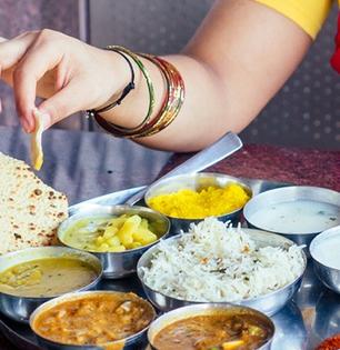 दिवसरात्र भात खातात तरी साऊथच्या लोकांचे पोट का सुटत नाही? भात खाण्याची योग्य पद्धत-पाहा