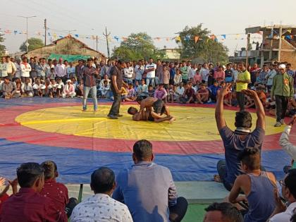 In the soil of Twepar, the wrestlers of Rangala state wrestled | टवेपारच्या मातीत रंगला राज्यातील पहेलवानांच्या कुस्त्यांचा डाव