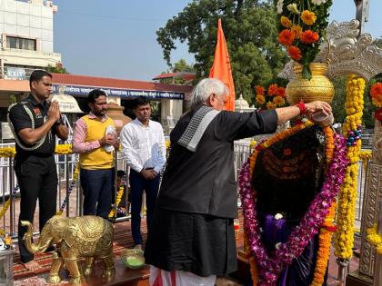 Jammu and Kashmir Governor Manoj Sinha took Shani Darshan | जम्मू काश्मीरचे राज्यपाल मनोज सिन्हा यांनी घेतले शनी दर्शन