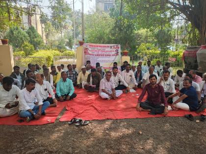 Strike by Gram Panchayat employees to demand pay scale | वेतनश्रेणीच्या मागणीसाठी ग्रामपंचायत कर्मचाऱ्यांचे कामबंद आंदोलन