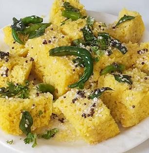 ना इनो, ना दही - चहाच्या पातेल्यात करा झटपट हलकाफुलका ढोकळा, १० मिनिटांत करा मस्त ढोकळा