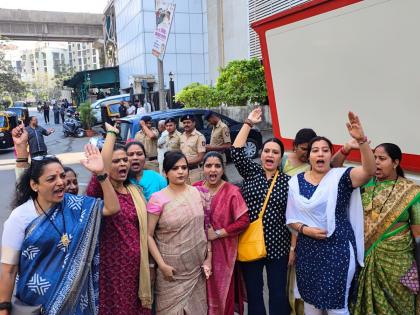 Protest of BJP Mahila Morcha outside the residence of Ahwada in Thane | ठाण्यातील आव्हाडांच्या निवासस्थानबाहेर भाजपा महिला मोर्चाचे आंदोलन