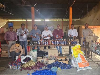 Goa liquor bottled and sold in bars; Assets worth lakhs seized | गोव्याची दारू बाटलीत भरून बारमध्ये विक्री; लाखोंचा मुद्देमाल जप्त