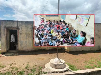 eight by eight size one room for four classes! Latur Municipal School or 'Kondwara' in Arvi ground | चार वर्गांसाठी आठ बाय आठची एकच खोली! आर्वी गायरानातील मनपाची शाळा की 'कोंडवाडा'