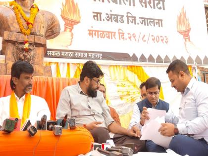 Give Kunbi certificate to 54 lakh people in two days: Manoj Jarange Patil | दोन दिवसांत ५४ लाख लोकांना कुणबी प्रमाणपत्र द्या: मनोज जरांगे पाटील