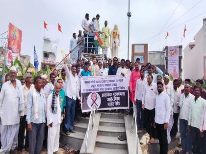 in Hingoli Youth Congress protest against Assam Chief Minister | हिंगोलीत आसामच्या मुख्यमंत्र्यांचा युवक काँग्रेसतर्फे निषेध