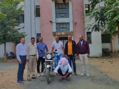 Motorcycle thief caught, action of local crime branch | मोटारसायकल चोरट्यास पकडले, स्थानिक गुन्हे शाखेची कारवाई