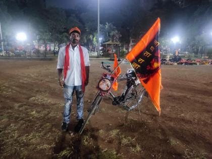 Sanju Joshi traveled by cycle from Chhatrapati Sambhajinagar to Mumbai for Maratha reservation | मराठा आरक्षणासाठी 'त्याने' छत्रपती संभाजीनगर ते मुंबई सायकलने केला प्रवास