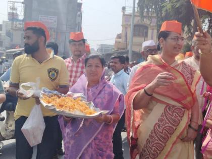 Maratha Kranti Chowk in Sangamnerat, Maratha society's jubilation! | संगमनेरात मराठा क्रांती चौकात सकल मराठा समाजाचा जल्लोष!