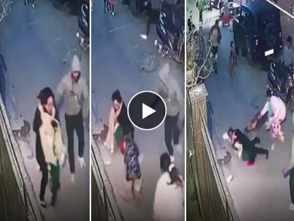 menace of dogs continue in the national capital watch horrowing video | शेवटी आईच ती! जीवाची पर्वा न करता लेकासाठी श्वानासोबत भिडली; धक्कादायक Video व्हायरल