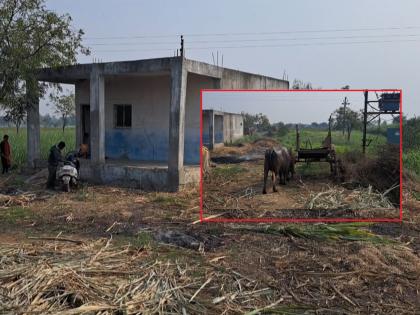 No water, no light, no toilet; Grampanchayat's negligence towards Anganwadi in Vithalnagar of hardworking people | ना पाणी, ना लाईट, ना टॉयलेट; कष्टकऱ्यांच्या विठ्ठलनगरातील अंगणवाडी वाऱ्यावर