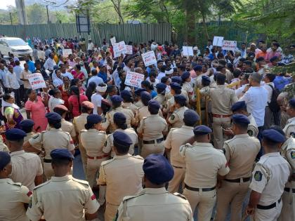 ST community march on assembly; The protesters were stopped by the police | एसटी समाजाचा विधानसभेवर मोर्चा; आंदोनकर्त्यांना पोलिसांनी अडवले