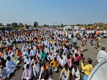 Rasta Roko Andolan for Shenodi-Ramwadi Irrigation Scheme | शेनोडी -रामवाडी उपसा सिंचन योजनेसाठी रास्ता रोको आंदोलन