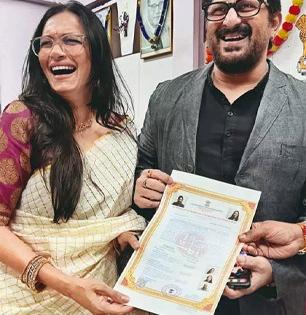 लग्नाला २५ वर्षे झाल्यानंतर अर्शद वारसीने लग्न केले रजिस्टर्ड, पण इतक्या उशीरा का?-अर्शद सांगतो..