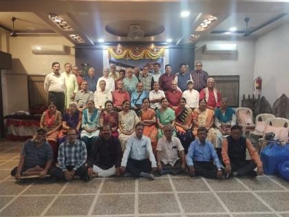 A unique reunion of 11th class students after 50 years! | ११ वीच्या वर्गातील विद्यार्थी, विद्यार्थिनींचे ५० वर्षानंतर अनोखे स्नेहसंमेलन!