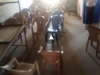 Chairs were given to the 12th examinees but the desks were missing, the planning for the first paper was a mess | बारावीच्या परीक्षार्थींना खुर्ची दिली पण डेस्क गायब, पहिल्याच पेपरला नियोजनाचा फज्जा