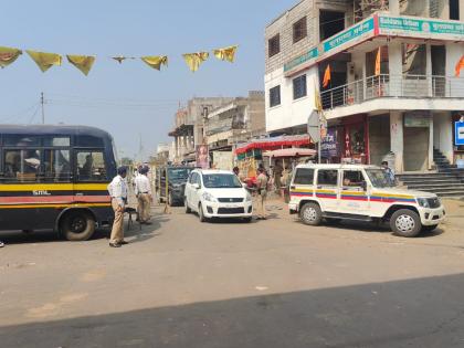 In Jalana administration on alert mode; Blockade at 12 places in the district; Bus, internet service also off | जालन्यात प्रशासन अलर्ट मोडवर, जिल्ह्यात १२ ठिकाणी नाकाबंदी; बस, इंटरनेट सेवाही बंद