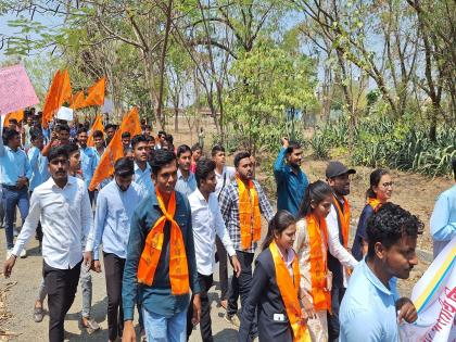 Akhil Bharatiya Vidyarthi Parishad protest at Latur's university sub-centre | अखिल भारतीय विद्यार्थी परिषदेचे लातूरच्या विद्यापीठ उपकेंद्रात बोंब मारो आंदोलन