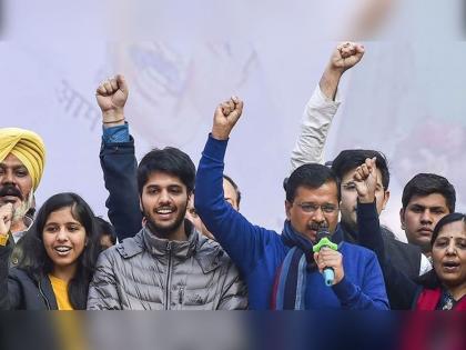 saurabh bhardwaj said banned meeting wife children parents with arvind kejriwal | "केजरीवाल यांची पत्नी, मुलं आणि आई-वडील यांना हाऊस अरेस्ट"; सौरभ भारद्वाज यांचा मोठा दावा