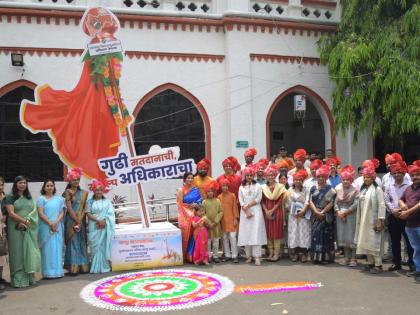 Gudhi for voter awareness set up in Collectorate office in nagpur | जिल्हाधिकारी कार्यालयात उभारली मतदार जागृतीसाठी गुढी