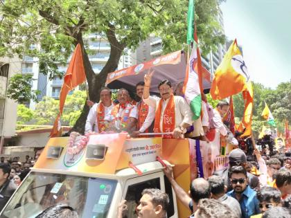 Ravindra Waikar filled the nomination form in the presence of Chief Minister and Deputy Chief Minister | शक्तिप्रदर्शन करत मुख्यमंत्री व उपमुख्यमंत्री यांच्या उपस्थितीत रविंद्र वायकर यांनी भरला उमेदवारी अर्ज