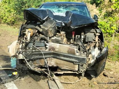 Tehsildar's car crushed two-wheeler, killing two | तहसीलदारांच्या कारने दुचाकीला चिरडले, दोघांचा मृत्यू