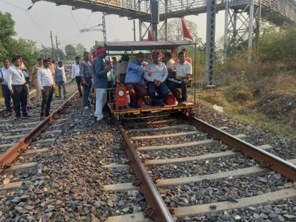 Nagpur-Etarsi track inspected by DRM from locomotives | डीआरएमने लोकोमोटिव्हमधून तपासला नागपूर-ईटारसी ट्रॅक