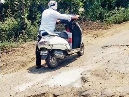 When passing through the Tumsar-Bapera path, life is in the palm of your hand | तुमसर-बपेरा मार्गावरून जाताना जीव असतो मुठीत