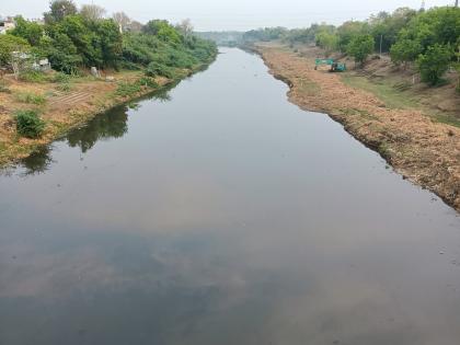 Water hyacinth removed from Morna river, what about waste water? | मोर्णा नदीतील जलकुंभी काढली, सांडपाण्याचे काय?