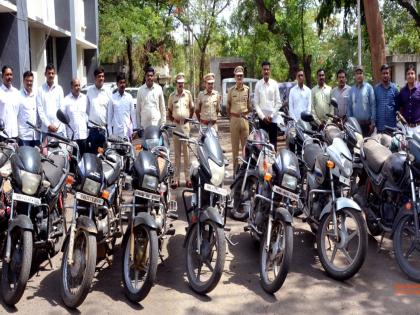 Two-wheeler thief caught in Parali, 10 crimes in three districts were solved, 20 vehicles seized | दुचाकी चोरट्यास परळीतून पकडले, तीन जिल्ह्यातील दहा गुन्हे उघडकीस, वीस वाहने हस्तगत