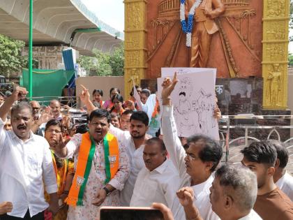 Jitendra Awhad's effigy burnt by BJP in Thane | जितेंद्र आव्हाडांच्या पुतळ्याचे ठाण्यात भाजपकडून दहन