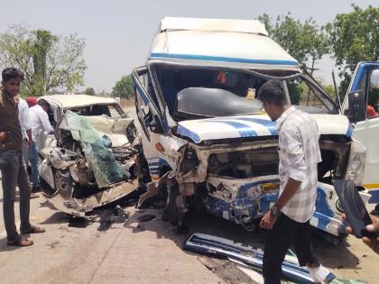 Bullet, car and travel accident near Gangakhed; 14 people injured, two seriously | बुलेट, कार आणि ट्रॅव्हल्सचा गंगाखेडजवळ भीषण अपघात; १४ जण जखमी, दोघे गंभीर