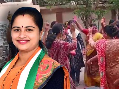 Chandrapur Lok Sabha Results 2024 : Women Congress hurled Gulal; danced on the beat of the DJ | Chandrapur Lok Sabha Results 2024 : महिला काँग्रेसने उधळला गुलाल; डिजेच्या तालावर धरला ठेका