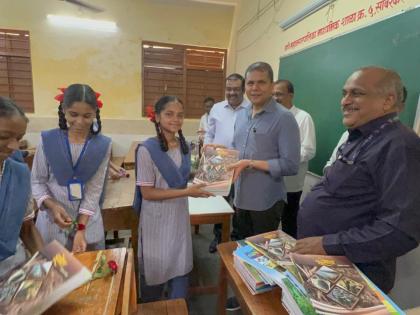 Commissioner Saurabh Rao welcomed the students to the municipal school | आयुक्त सौरभ राव यांनी महापालिकेच्या शाळेत विद्यार्थ्यांचे केले स्वागत