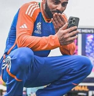 वर्ल्ड कप जिंकताच लेकरांना फोन करणारा ' हा ' बाप पाहा, काय सांगता कुटुंबासाठी वेळ नाही..