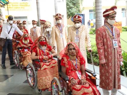 Accepted 12 disabled people as life partner | आयुष्याचा जोडीदार म्हणून १२ दिव्यांगांचा केला स्वीकार