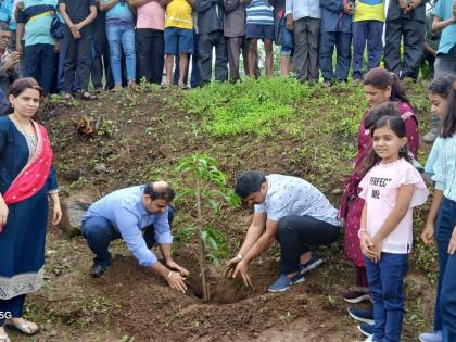 Dr. Plantation of trees in Dutt Hill Kurul by Nanasaheb Dharmadhikari Foundation | डॉ. नानासाहेब धर्माधिकारी प्रतिष्ठानद्वारे दत्त टेकडी कुरूळमध्ये वृक्षारोपण